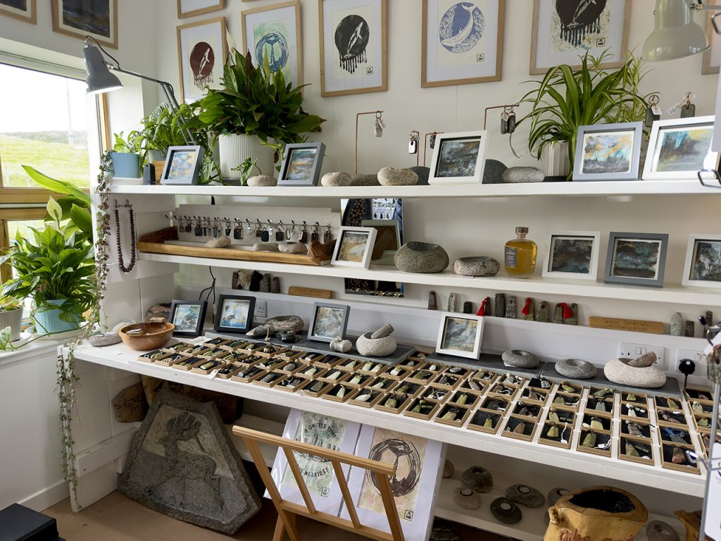 Gneiss Things – Schmuck aus den ältesten Steinen der Äußeren Hebriden, Foto GOEDE